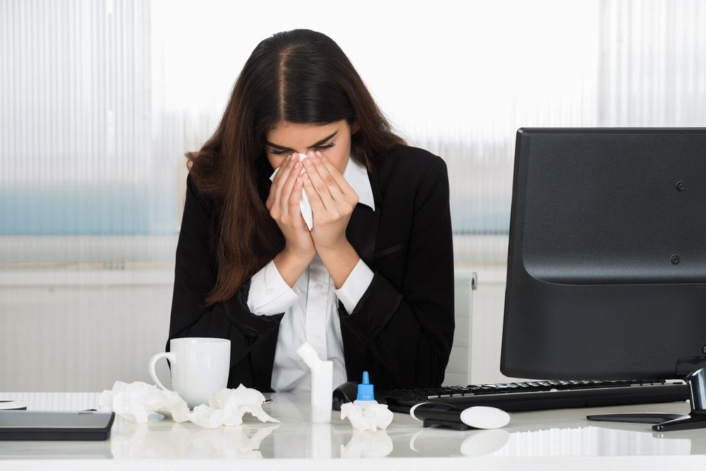 Взрослые тоже болеют. Знать, как вылечить насморк и простуду будет не лишним. Профилактика и лечение заболеваний очень простая. Читайте и запоминайте что делать