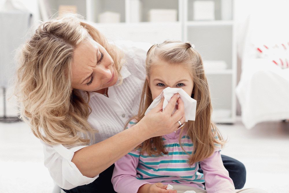Насморк у ребенка может вызвать простуда или аллергия. Для всех случаев подготовили полезные советы, как безопасно избавиться от насморка у ребенка. 